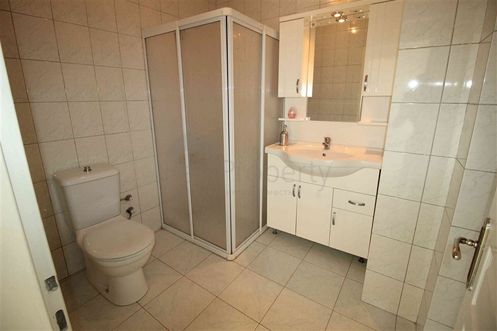 اول خط على البحر وبسعر مميز - شقة غرفتين وصالة في الانيا 