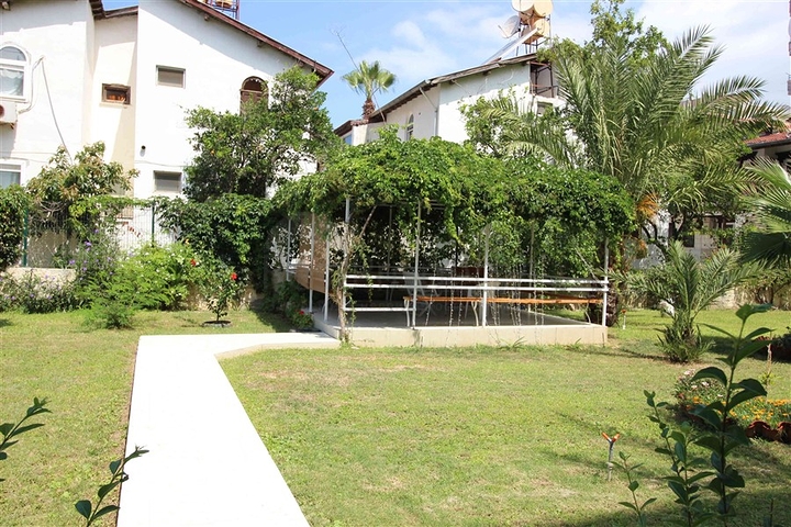 اول خط على البحر وبسعر مميز - شقة غرفتين وصالة في الانيا 