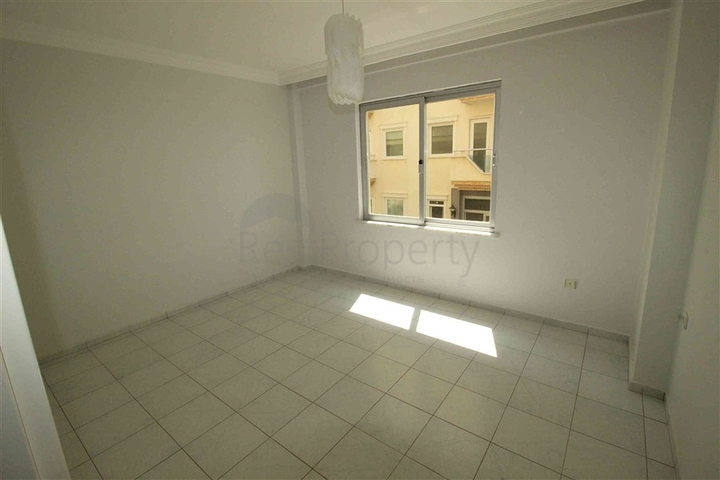 اول خط على البحر وبسعر مميز - شقة غرفتين وصالة في الانيا 