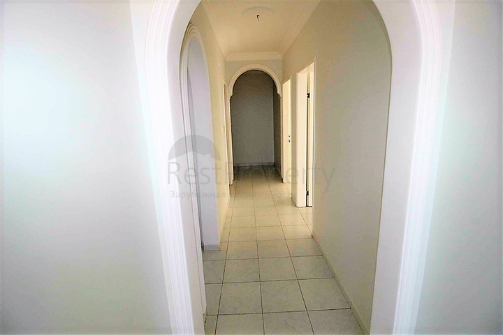 اول خط على البحر وبسعر مميز - شقة غرفتين وصالة في الانيا 