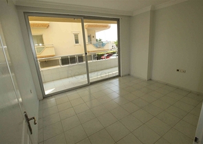 اول خط على البحر وبسعر مميز - شقة غرفتين وصالة في الانيا 