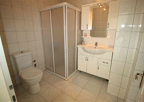 اول خط على البحر وبسعر مميز - شقة غرفتين وصالة في الانيا 