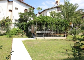 اول خط على البحر وبسعر مميز - شقة غرفتين وصالة في الانيا 