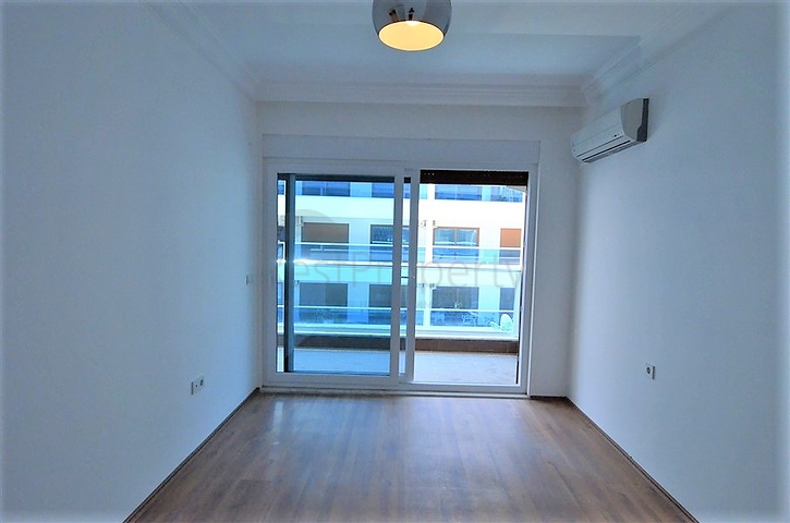 شقة مميزة في الانيا كاستل 