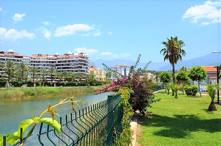 شقة مميزة في الانيا كاستل 