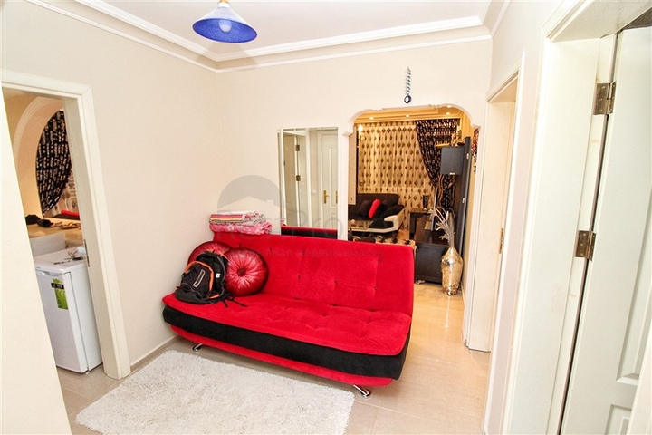 شقة بغرفة نوم وصالة ومساحة واسعة في الانيا / كاستل 