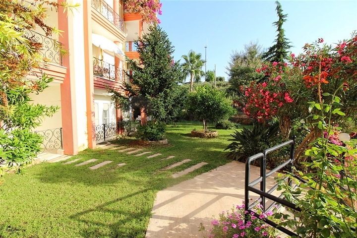 شقة بغرفة نوم وصالة ومساحة واسعة في الانيا / كاستل 