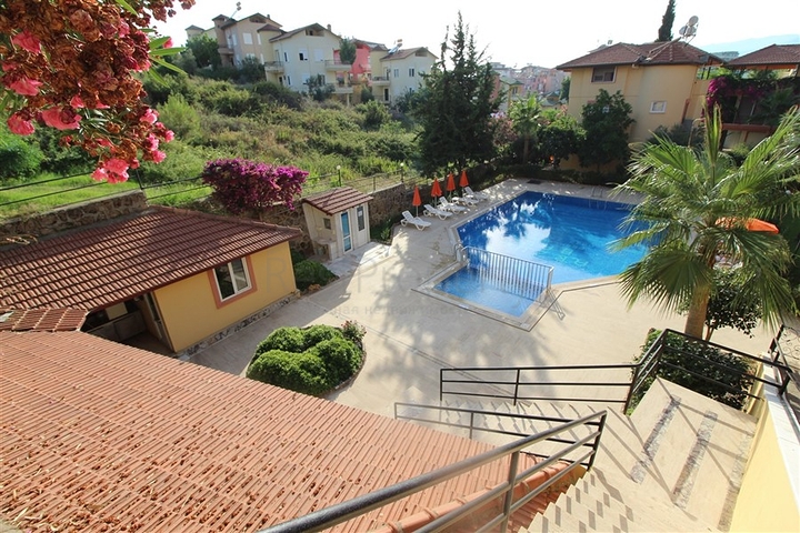 شقة بغرفة نوم وصالة ومساحة واسعة في الانيا / كاستل 