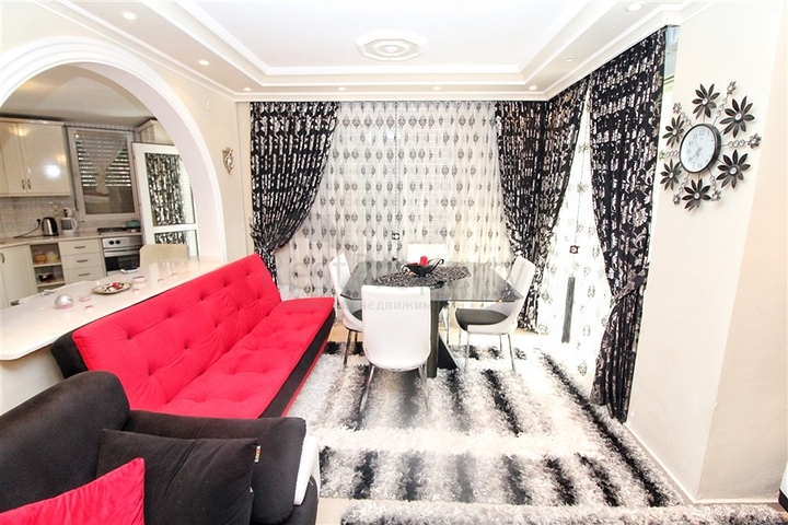 شقة بغرفة نوم وصالة ومساحة واسعة في الانيا / كاستل 