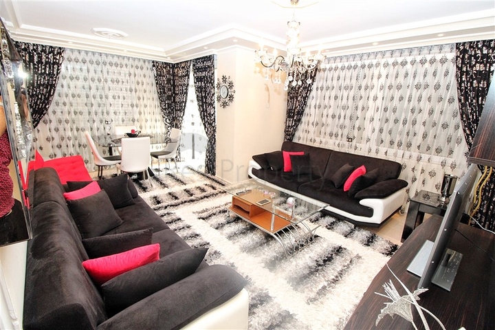 شقة بغرفة نوم وصالة ومساحة واسعة في الانيا / كاستل 