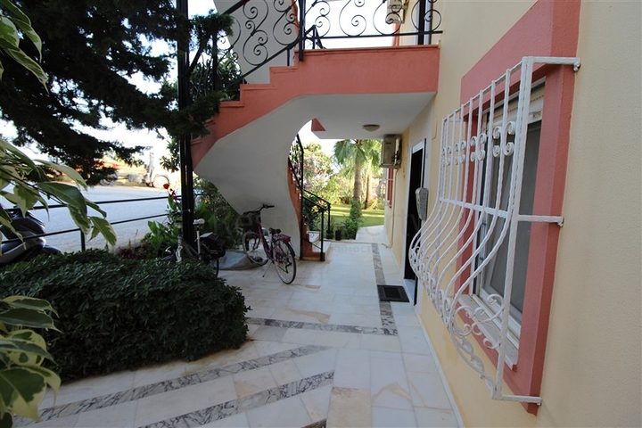 شقة بغرفة نوم وصالة ومساحة واسعة في الانيا / كاستل 