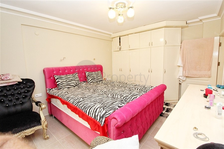 شقة بغرفة نوم وصالة ومساحة واسعة في الانيا / كاستل 