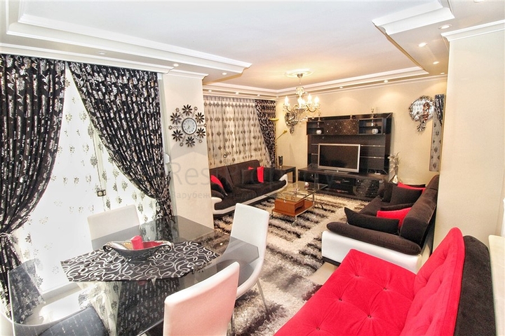 شقة بغرفة نوم وصالة ومساحة واسعة في الانيا / كاستل 