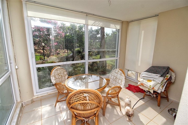 شقة بغرفة نوم وصالة ومساحة واسعة في الانيا / كاستل 