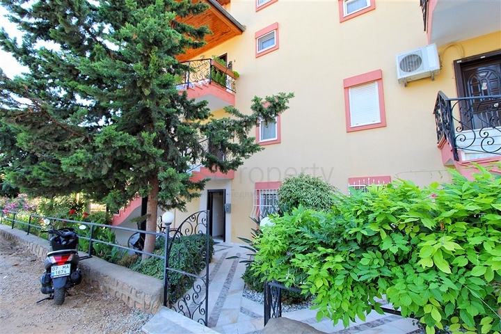 شقة بغرفة نوم وصالة ومساحة واسعة في الانيا / كاستل 