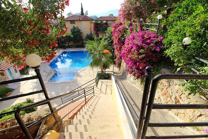 شقة بغرفة نوم وصالة ومساحة واسعة في الانيا / كاستل 