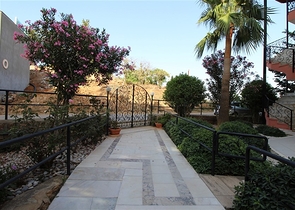 شقة بغرفة نوم وصالة ومساحة واسعة في الانيا / كاستل 