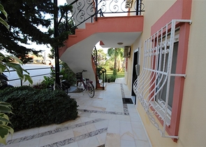 شقة بغرفة نوم وصالة ومساحة واسعة في الانيا / كاستل 