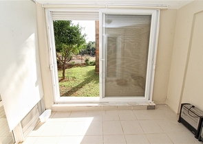 شقة بغرفة نوم وصالة ومساحة واسعة في الانيا / كاستل 