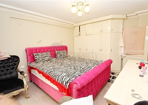 شقة بغرفة نوم وصالة ومساحة واسعة في الانيا / كاستل 