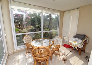 شقة بغرفة نوم وصالة ومساحة واسعة في الانيا / كاستل 