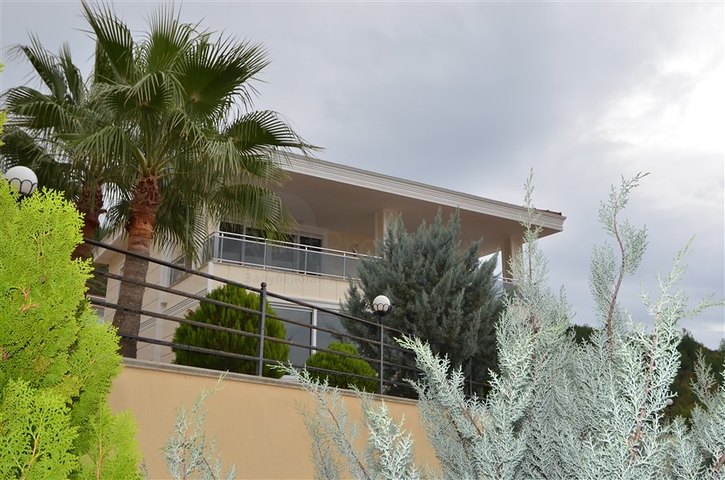 فيلا مستقلة مع مسبح خاص واطلالة بحر - الانيا 