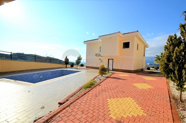 فيلا مستقلة مع مسبح خاص واطلالة بحر - الانيا 