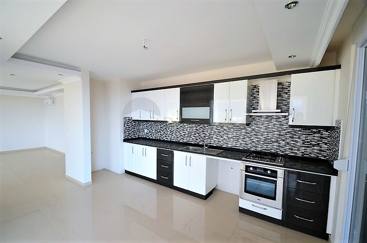 فيلا مستقلة مع مسبح خاص واطلالة بحر - الانيا 