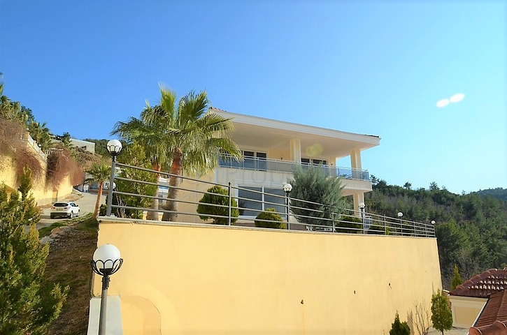 فيلا مستقلة مع مسبح خاص واطلالة بحر - الانيا 