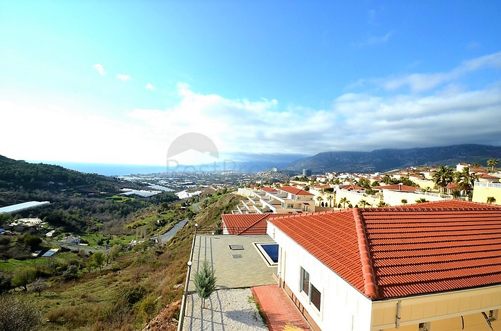 فيلا مستقلة مع مسبح خاص واطلالة بحر - الانيا 