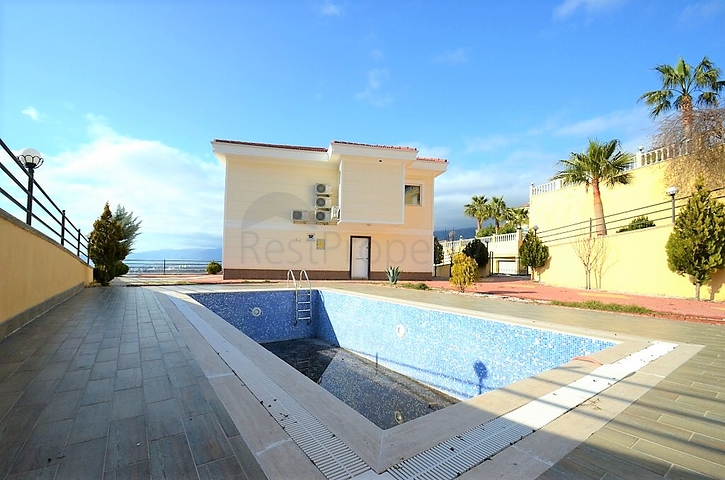 فيلا مستقلة مع مسبح خاص واطلالة بحر - الانيا 