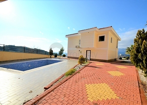 فيلا مستقلة مع مسبح خاص واطلالة بحر - الانيا 