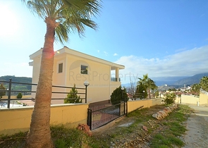 فيلا مستقلة مع مسبح خاص واطلالة بحر - الانيا 