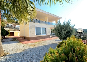 فيلا مستقلة مع مسبح خاص واطلالة بحر - الانيا 