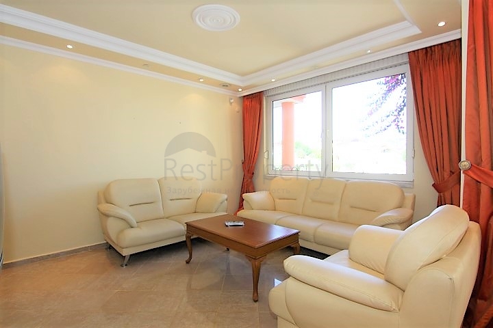 شقة بمساحة واسعة مؤثثة في الانيا / كاستل