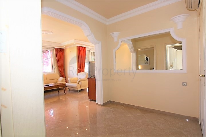 شقة بمساحة واسعة مؤثثة في الانيا / كاستل