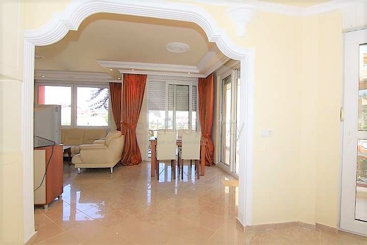 شقة بمساحة واسعة مؤثثة في الانيا / كاستل