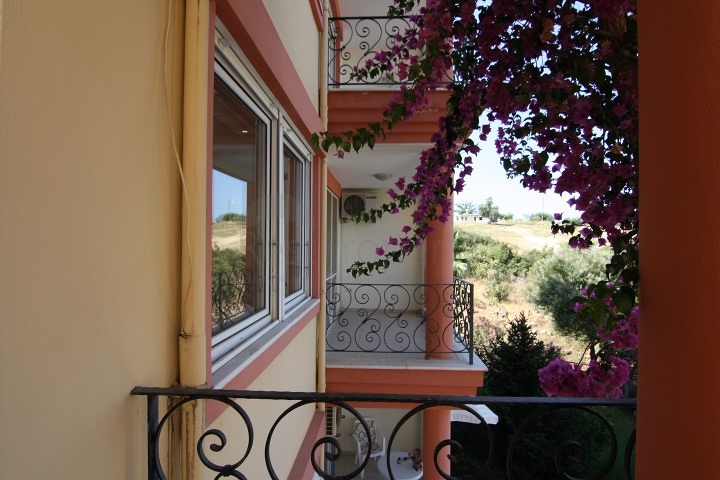 شقة بمساحة واسعة مؤثثة في الانيا / كاستل