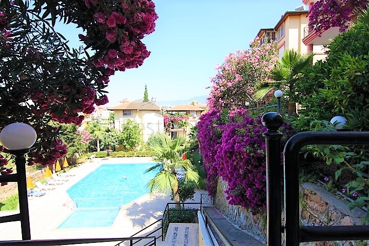 شقة بمساحة واسعة مؤثثة في الانيا / كاستل