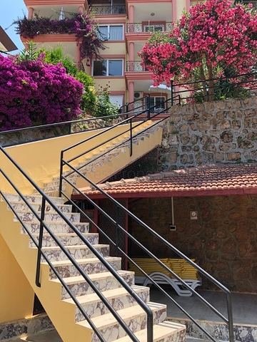 شقة بمساحة واسعة مؤثثة في الانيا / كاستل