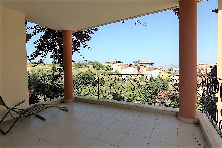 شقة بمساحة واسعة مؤثثة في الانيا / كاستل