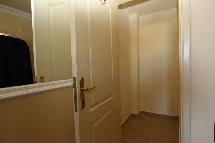 شقة بمساحة واسعة مؤثثة في الانيا / كاستل