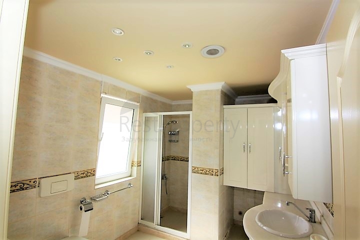 شقة بمساحة واسعة مؤثثة في الانيا / كاستل