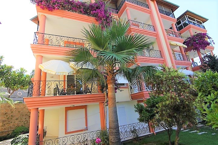 شقة بمساحة واسعة مؤثثة في الانيا / كاستل