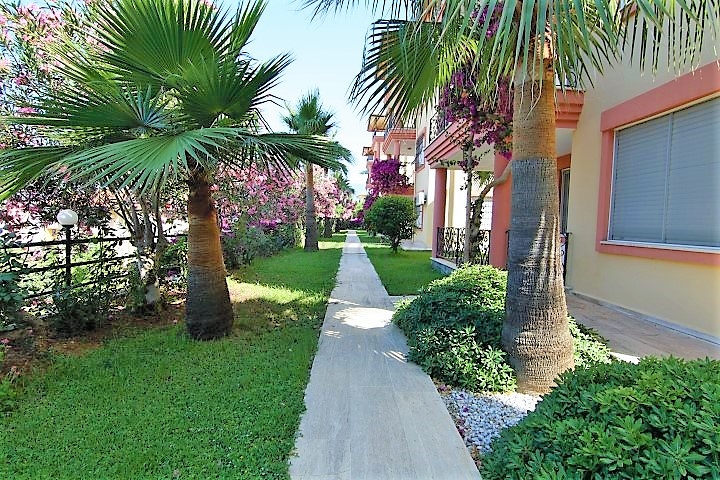 شقة بمساحة واسعة مؤثثة في الانيا / كاستل