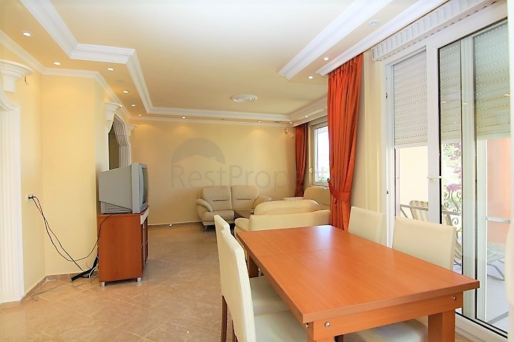 شقة بمساحة واسعة مؤثثة في الانيا / كاستل