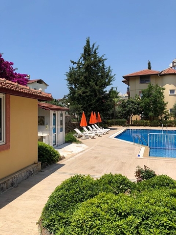 شقة بمساحة واسعة مؤثثة في الانيا / كاستل