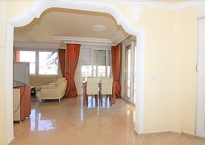 شقة بمساحة واسعة مؤثثة في الانيا / كاستل