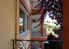 شقة بمساحة واسعة مؤثثة في الانيا / كاستل