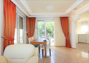 شقة بمساحة واسعة مؤثثة في الانيا / كاستل